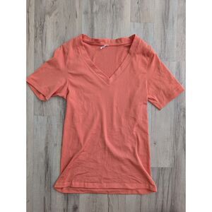 Athleta Fitted Ribbed V-Neck T-Shirt in Coral, Large (C9)